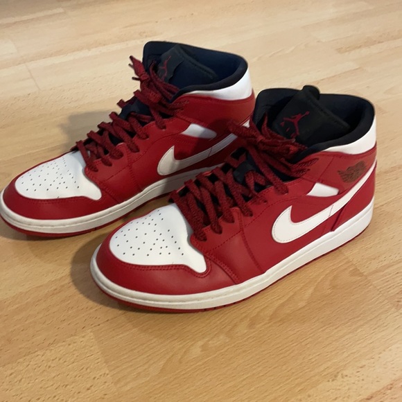 Air Jordan 1 Mid Gym Red White